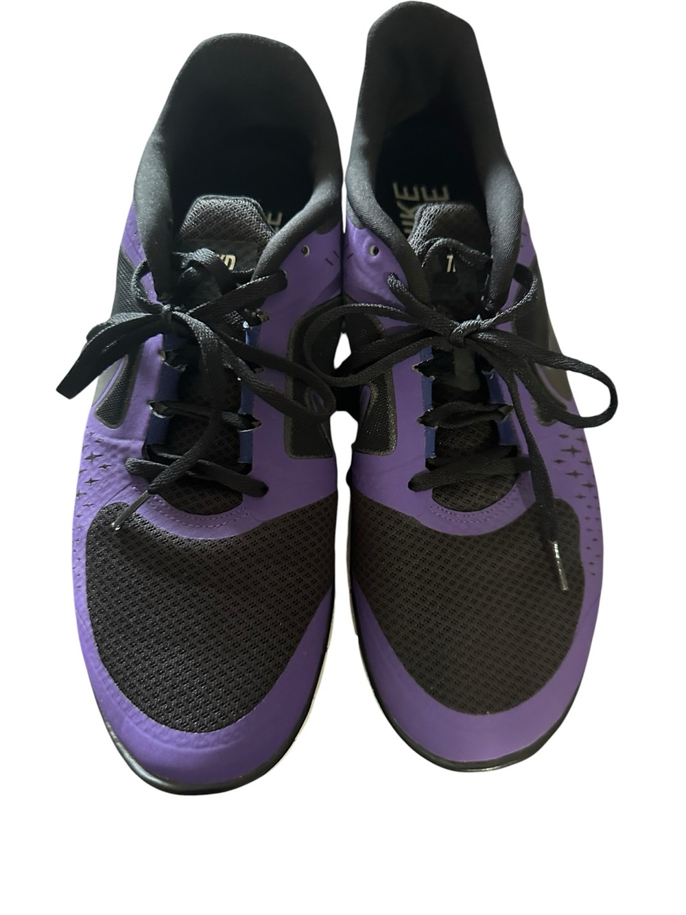 Nike sneakers size 10.5 men/ 11.5 women